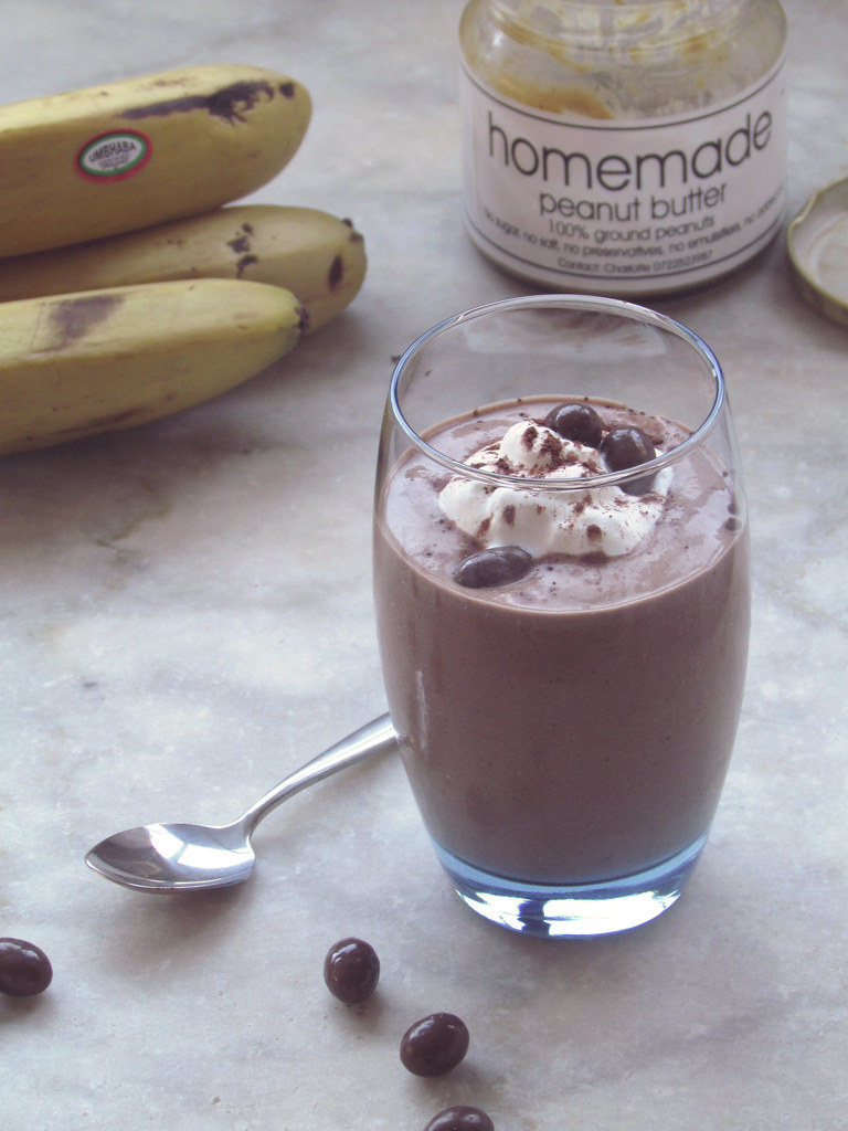 Chocolate banana milkshake ingredients